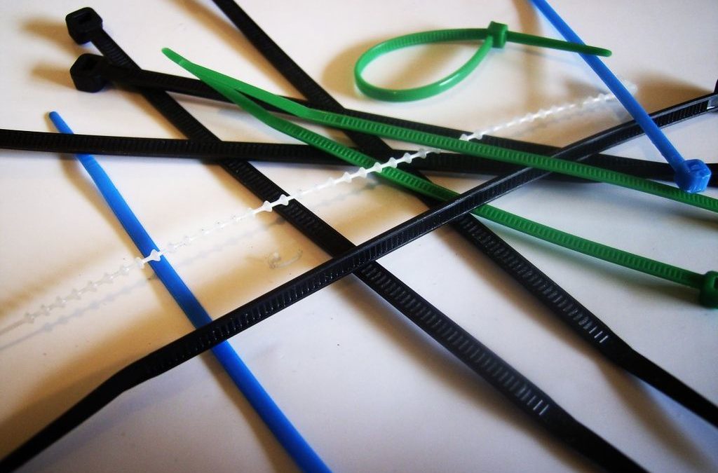 宽不锈钢输送带，用于自动制造塑料拉链